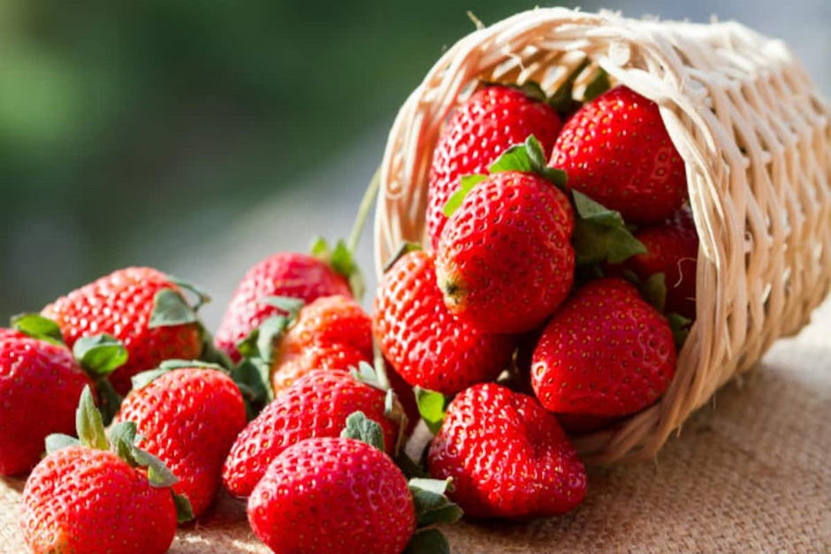 7 Water Rich Fruits That Help Fight Summer Dehydration - Strawberries