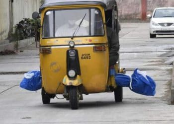 Dead body of Covid-19 was taken in auto