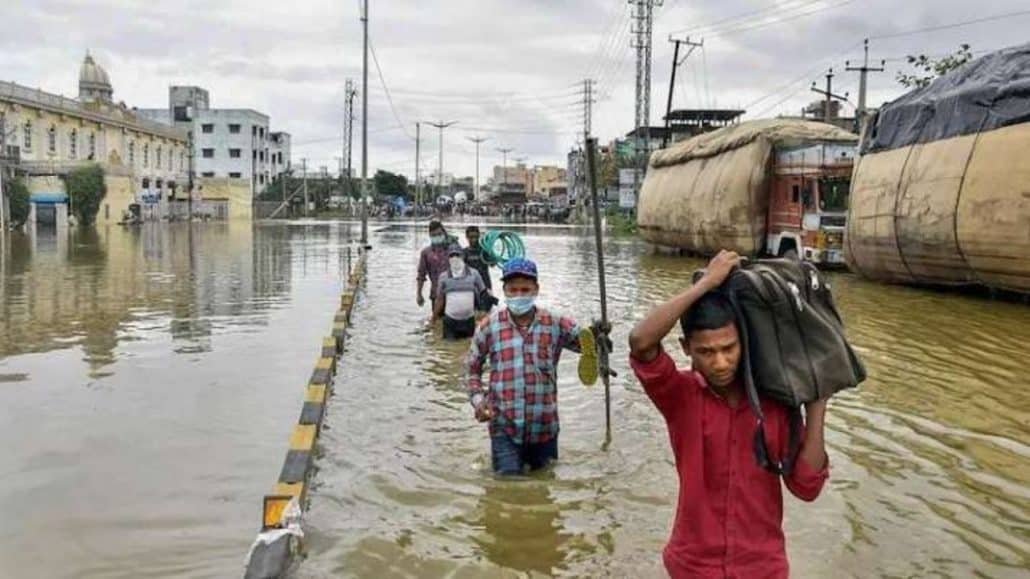 Hyderabad Floods People protest for compensation