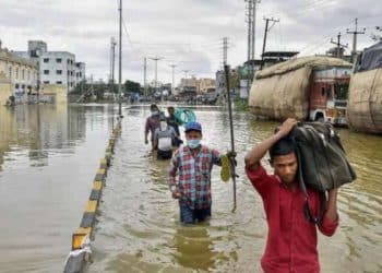 Hyderabad Floods People protest for compensation