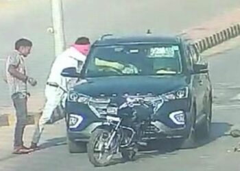 doctor couple shot dead by 2 men