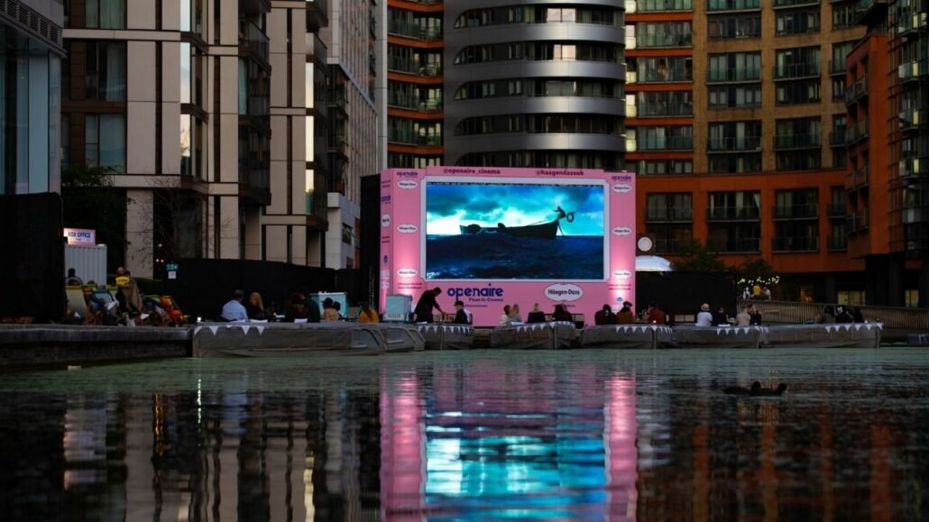 Floating cinema